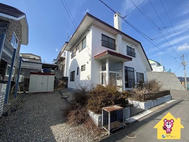 Desirable Corner Lot 5LDK Home - Photo 1