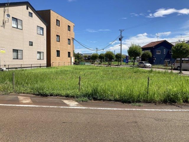 Generous Lot Near Shin-Shibata Station - Photo 1